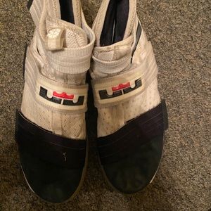 Lebron Zoom Soldier 10